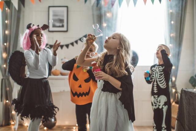 children celebrating Halloween