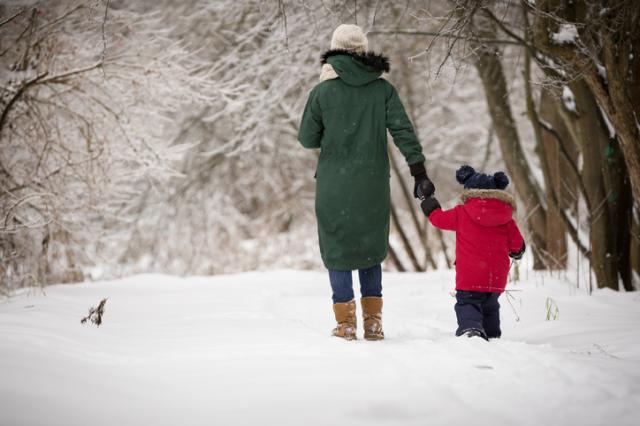 mother child walking in snow